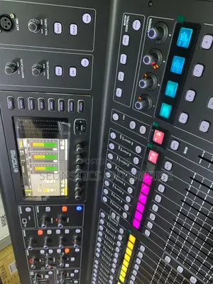 Quality Midas M32 Mixer (Console)