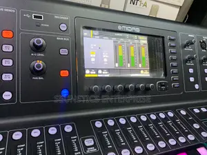 Quality Midas M32 Mixer (Console)