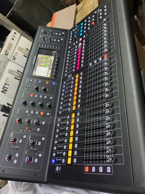 Quality Midas M32 Mixer (Console)