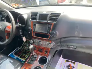 Toyota Highlander SE 2012 Black