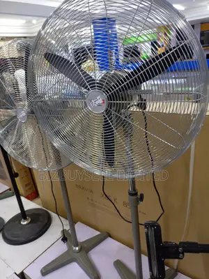 24" Scanfrost Industrial Standing Fan.