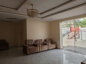 15rooms, 3 Suites, 4 Bqs, Dining Hall, 2 Offices, 1 Ballroom