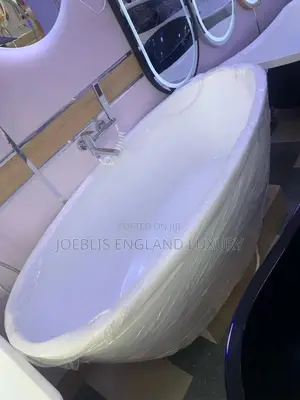 Oval Shape Bath Tub White