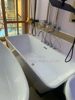 Bath Tub Square With Tap Mixers