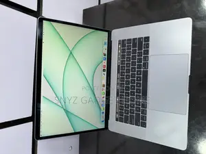 Laptop Apple MacBook Pro 2017 16GB Intel Core i7 SSD 512GB