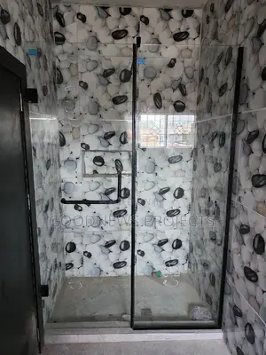 Shower Glass Fixed With Black
