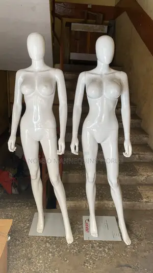 Glossy White Size 8 And Size 10 Mannequin