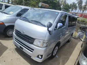 Toyota HiAce 2013 Silver
