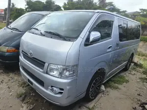 Toyota HiAce 2013 Silver