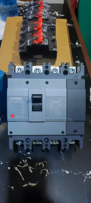 250a 4pole McCb Breaker