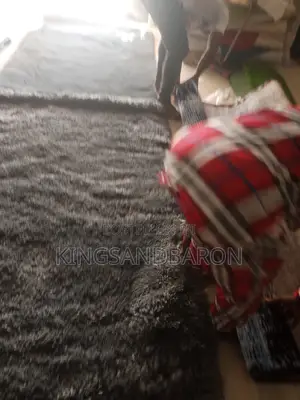7*10 Grey Shaggy/Fluffy Turkey Center Rug