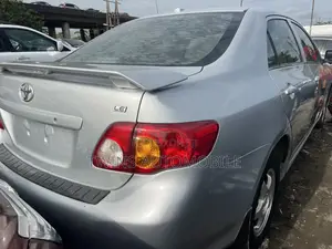 Toyota Corolla 2010 Silver