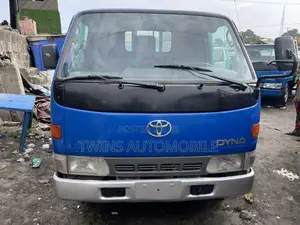 Toyota Dyna 100 4 Tyre