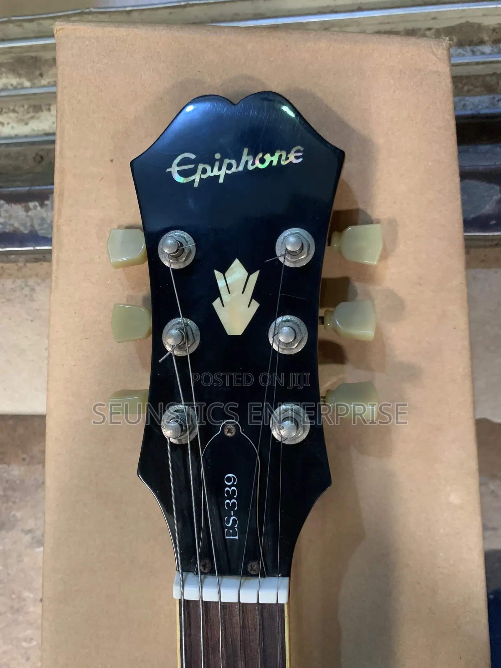 Quality Epiphone ES 399 Jazz Guitar