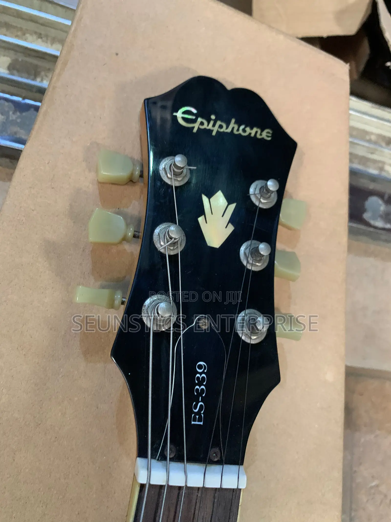 Quality Epiphone ES 399 Jazz Guitar