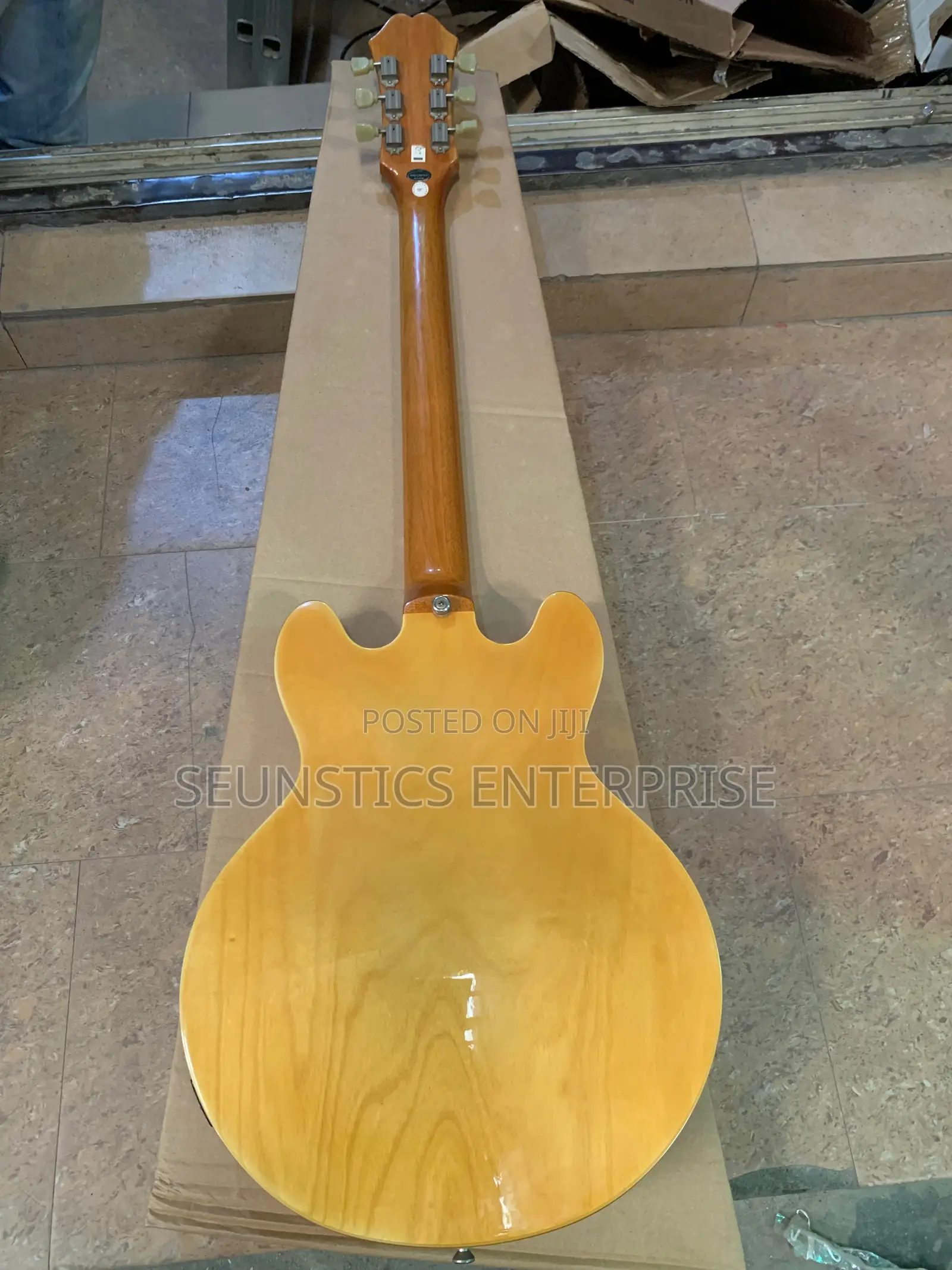 Quality Epiphone ES 399 Jazz Guitar