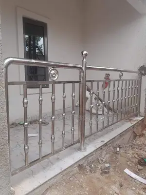 Well Design, Stainless Rails