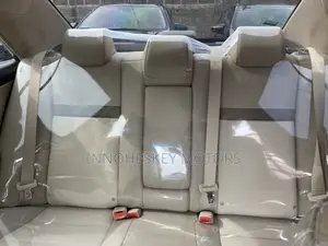 Toyota Camry XLE V6 4dr Sedan (3.5L 6cyl 6A) 2013 Gold