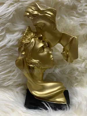 Decorative Fingurine Statues