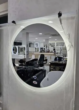 Round Shape Luxury Mirror With Lights
