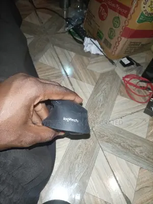 Logitech M720 Triathlon Multi-device Wireless Mouse