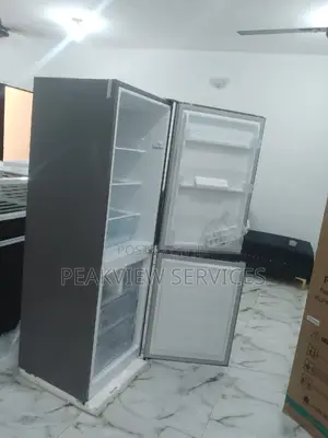 The Hisense (225L) Bottom Freezer Refrigerator+Shelves