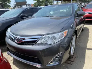 Toyota Camry XLE 4dr Sedan (2.5L 4cyl 6A) 2013 Gray