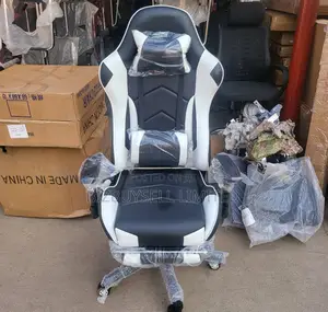 Executive Gaming Chair With Footrest.