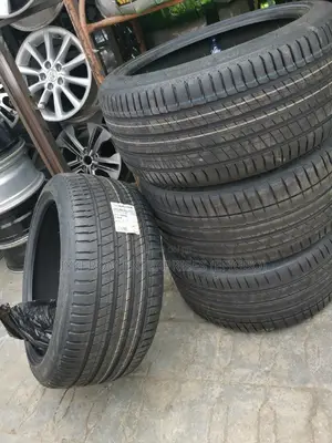 Mecheline Run on Flat 275/40/20 Rim Tyre