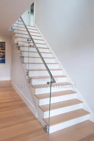 Silver Staircase 10mm Tempered Glass Design