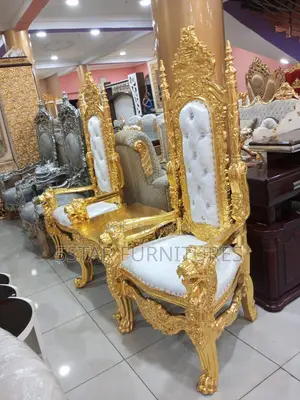 Royal Me U Gold Chair