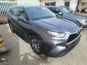 Toyota Highlander XLE AWD 2020 Gray