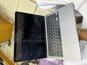 Laptop Apple MacBook Pro 2022 M2 8GB Intel Core I7 SSD 256GB