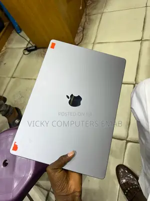 Laptop Apple MacBook Pro M1 16GB Intel Core I5 SSD 512GB