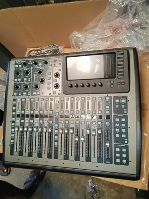 Behringer X32 Combat Digital Mixer
