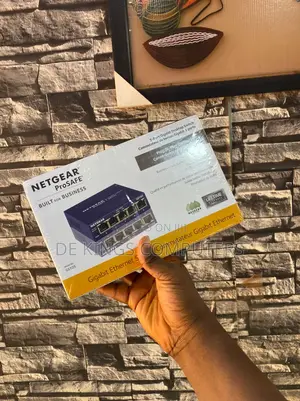 NETGEAR GS105 Unmanaged Gigabit Ethernet (10/100/1000) Blue