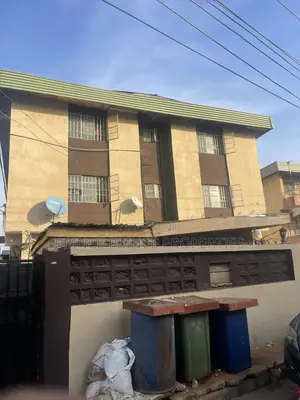 3bdrm Block of Flats in Surulere for sale