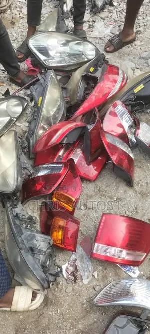 All Types of Headlight and Back Lights for Toyota Available