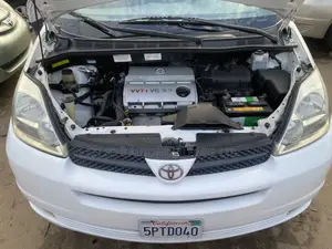 Toyota Sienna XLE AWD 2005 White