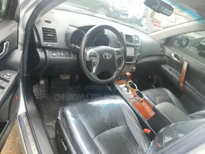 Toyota Highlander Limited 3.5l 4WD 2013 Silver