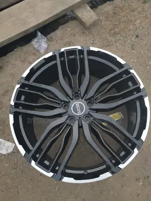 Range Rover Spot and Volk 22 Rim