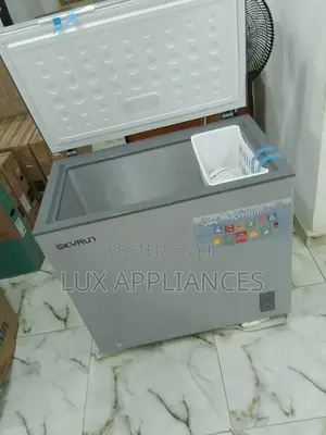 Low Noise Chest Freezer With a Removable Baskets 200 Liters