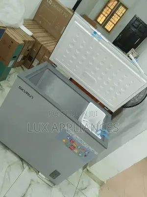 Interior LED Lighting Skyrun Chest Freezer With Key Lock