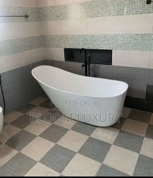Executive Freestanding Acrylic Bathtub