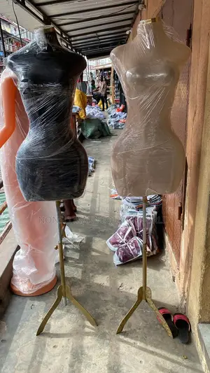 Naija Made Female BBL Body Form With Tripod Metal Base