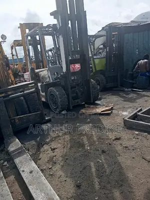 Fulk Lift for Sale/ Hire on Different Cubic