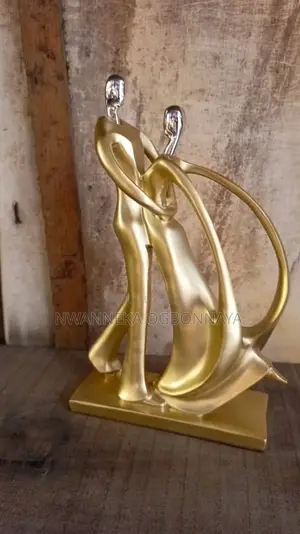 Home Decoration Couple Sculpture