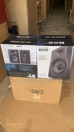 R M-audio Bx5 D3 5′′ 2-way Powered Studio Monitor Speakers