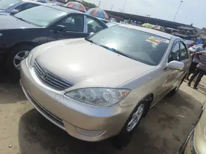 Toyota Camry LE 4dr Sedan (2.4L 4cyl 5A) 2006 Gold