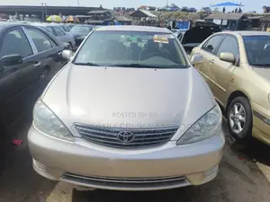 Toyota Camry LE 4dr Sedan (2.4L 4cyl 5A) 2006 Gold